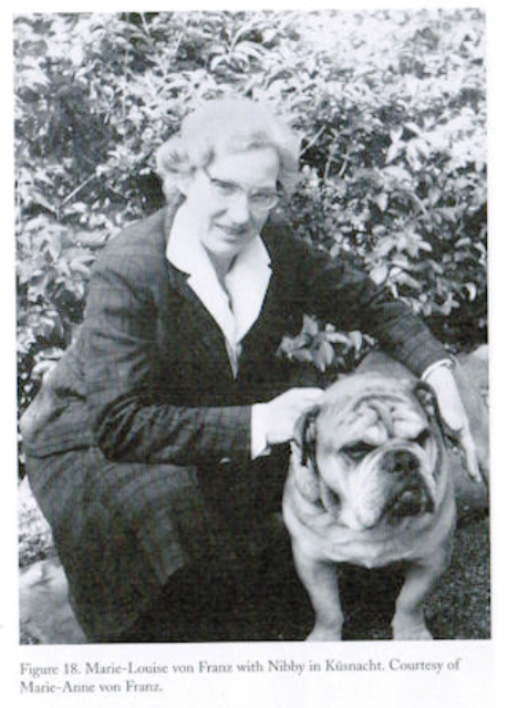 Marie-Louise von Franz con il suo amato cane, Nibby